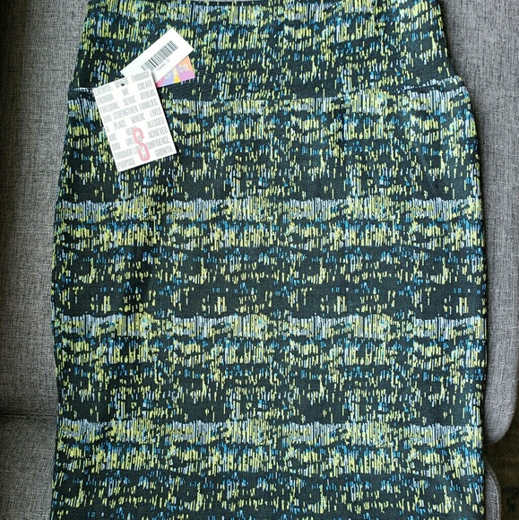 LuLaRoe Cassie - Picture 1 of 2